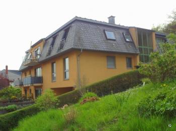Ab Juli 2024: Gemütliche Single- Dachwohnung mit Schlafecke & PKW-Tiefgarage in Niederpesterwitz