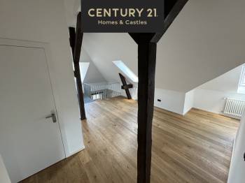 Authentisches Wohnen in Historischer Pracht: 2,5-Zimmer-Wohnung