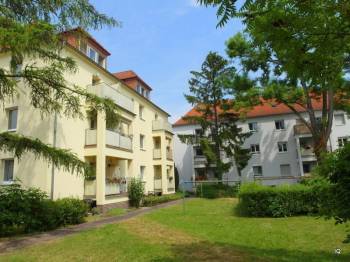 Vermietete 2-Zimmer-Eigentumswohnung mit Balkon/Gartenseite, Laminatboden & separater Essküche